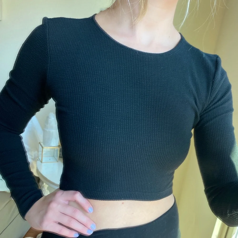 Zara Black Long Sleeve Cropped Ribbed Top